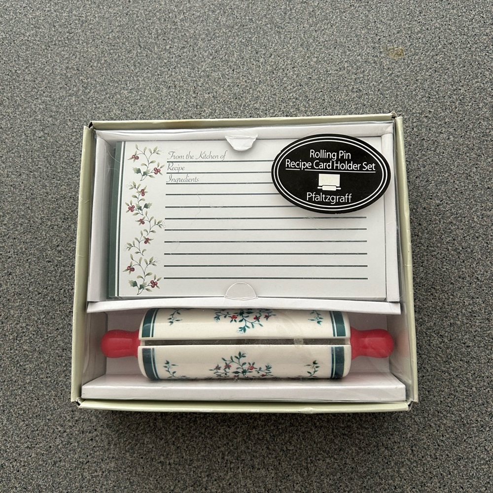 Pfaltzgraff Winterberry Rolling Pin Recipe card holder NWT